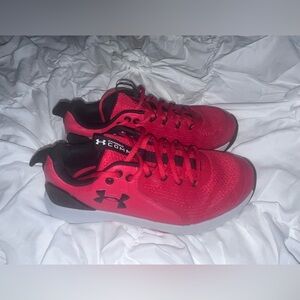 Under Armor Red Charged sz 7
